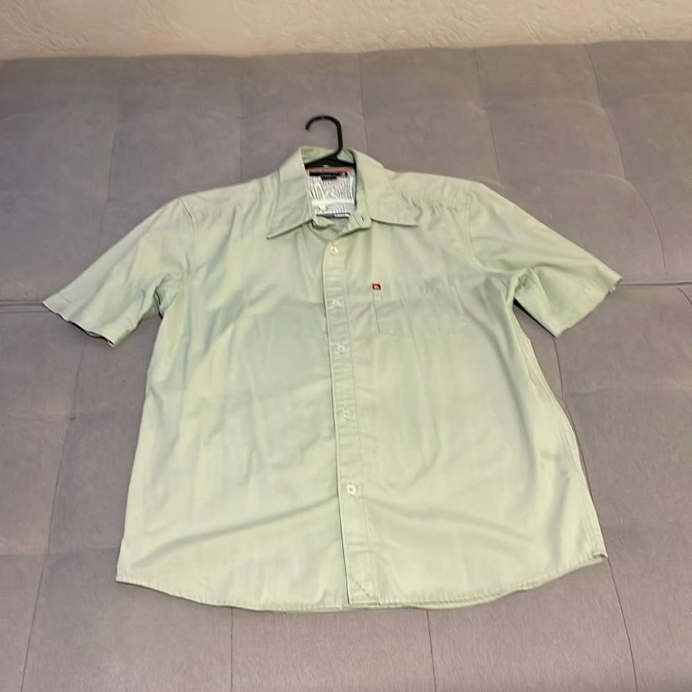 Quicksilver button up short sleeve cotton shirt, men’s size small petite.